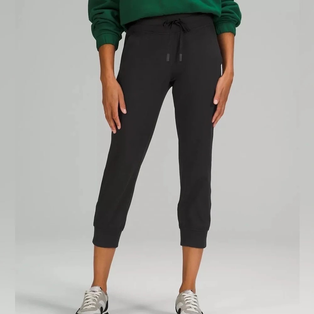 Lululemon Women's Ready to Rulu Cropped Jogger Black Size 6 High Rise Athleisure